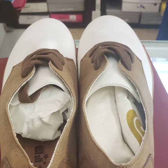 Beand new comfortable casual two tone shoes - Picture 3 of 8